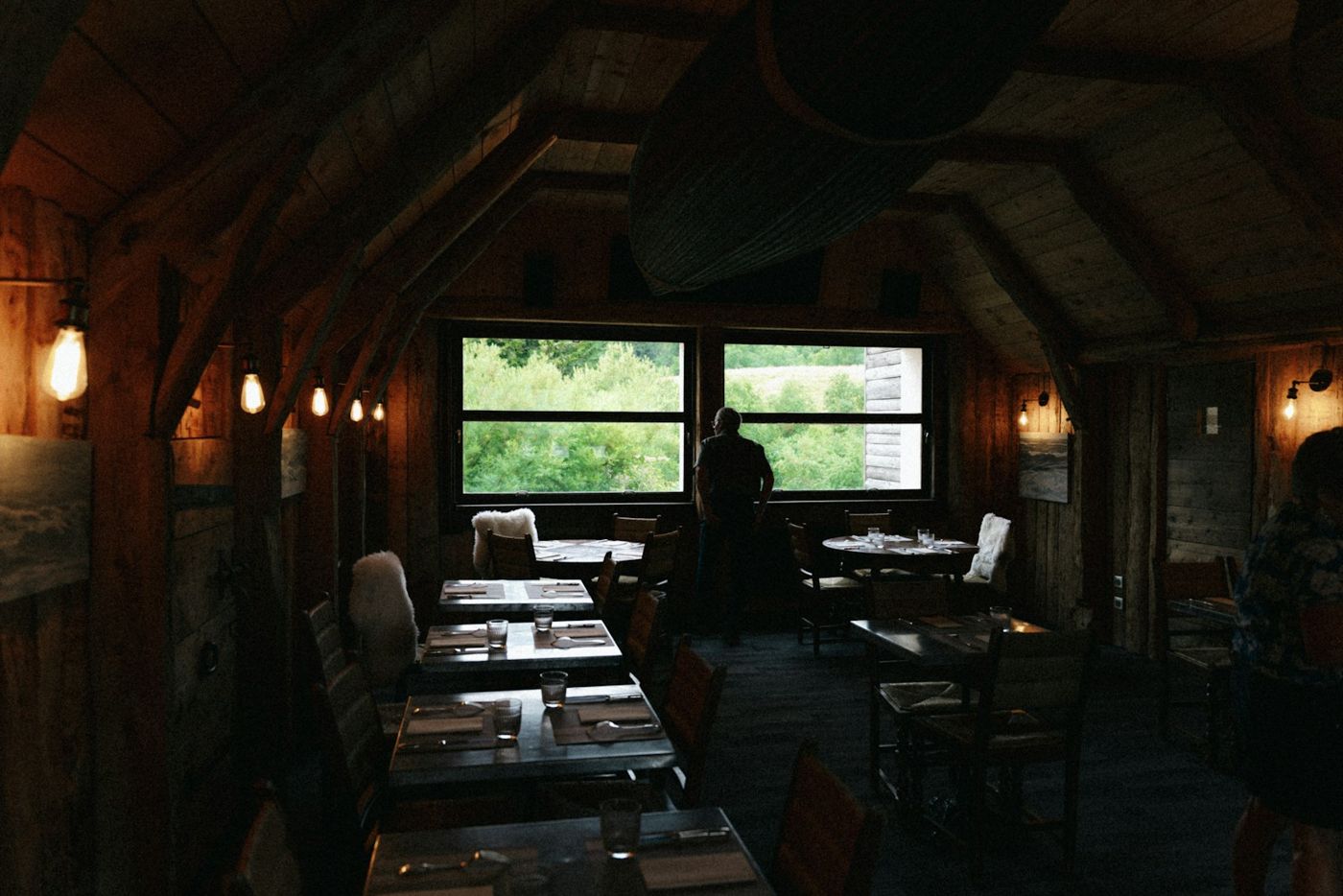 Sala del ristorante apparecchiata